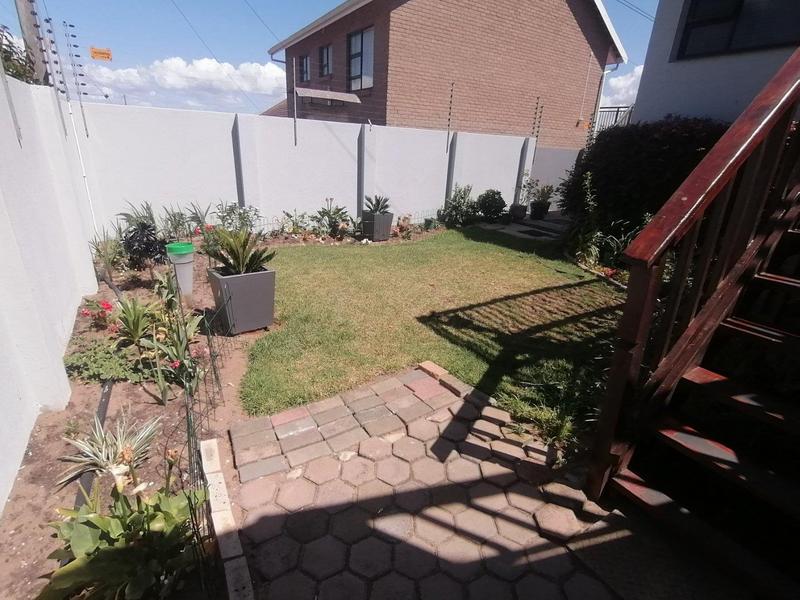 5 Bedroom Property for Sale in Fraaiuitsig Western Cape
